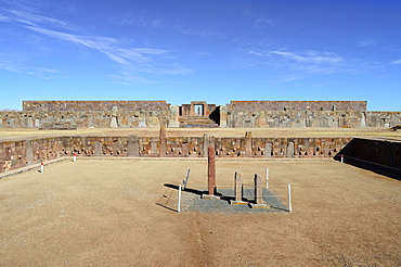 Sunken courtyard with head reliefs overlooking Kalasasaya with Ponce monolith, Tiwanaku ruin complex, also Tiahuanaco, Unesco World Heritage Site, La Paz department, Bolivia, South America