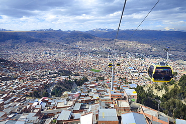 Cable car gondolas, Teleferico of the Amarilla line, La Paz, Bolivia, South America