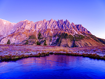 Mandlwaende at dawn, frozen mountain lake in front, Mandlwand, Hochkoenig, Berchtesgaden Alps, Muehlbach am Hochkoenig, Pongau, Salzburg, Austria, Europe