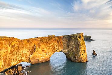 Rock arch Dyrholaey, Cape Dyrholaey, Vik i Myrdal, Suourland, South Iceland, Iceland, Europe