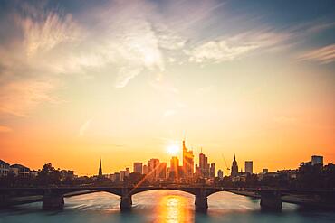 Skyline and banking district at sunset, twilight, Taunus Tower, Tower 185, Commerzbank, Messeturm, HelaBa, Hessische Landesbank, Deutsche Bank, Kaiserdom, Floesserbruecke, Frankfurt am Main, Hesse, Germany, Europe