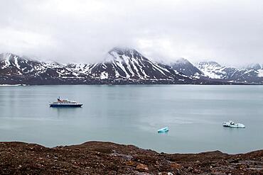 Ship in St. Jonsfjorden, Spitsbergen Island, Norway, Europe