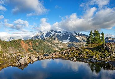 Lake at Huntoon Point, view of cloudy Mt. Shuksan with glacier and snow, Mt. Baker-Snoqualmie National Forest, Washington, USA, North America