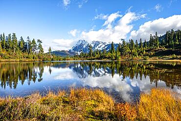 Mt. Shuksan glacier with snow reflecting in Picture Lake, forested mountain landscape in autumn, Mt. Baker-Snoqualmie National Forest, Washington, USA, North America