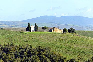 Cappella della Madonna di Vitaleta, Vitaleta Chapel, near Pienza, Val d'Orcia, Province of Siena, Tuscany, Italy, Europe