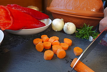 Southern German cuisine, preparing vegetables from the Roman pot, cutting vegetables, carrots, red peppers, onions, knife, cutting board, Germany, Europe