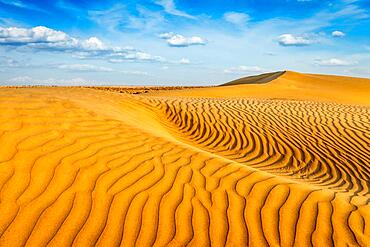 Sam Sand dunes of Thar Desert under beautiful sky, Rajasthan, India, Asia