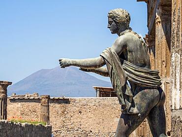 Statue of Apollo, Temple of Apollo, Pompeii, Campania, Italy, Europe