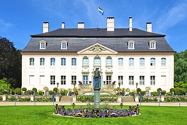 Branitz Castle and Branitz Park, Prince Pueckler Park, Cottbus, Brandenburg, Germany, Europe