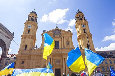 Ukraine conflict, flag of Ukraine in front of the Theatine Church, Munich, Upper Bavaria, Bavaria