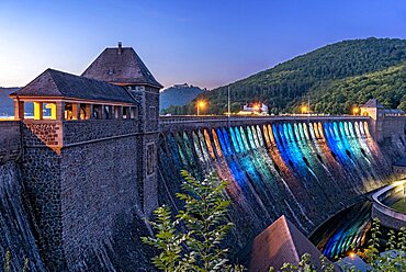 Dam in the evening light, pastel colourfully illuminated, dam wall of reservoir Edersee, power station Hemfurth, dam Edertal, Edertalsperre, in the back Schloss Waldeck and Hotel Ederseeblick, Edertal, Kassel, Hesse, Germany, Europe