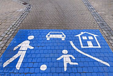 Attention play street, painted traffic sign, Nuremberg, Bavaria, Germany, Europe