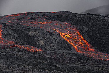 Glowing lava, lava flow, lava field, active table volcano Fagradalsfjall, Krysuvik volcanic system, Reykjanes Peninsula, Iceland, Europe