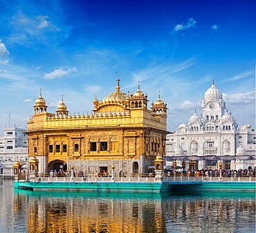 Sikh gurdwara Golden Temple (Harmandir Sahib) . Amritsar, Punjab, India, Asia