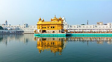 Sikh gurdwara Golden Temple (Harmandir Sahib) . Punjab, India, Asia