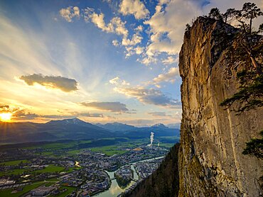 Sunrise over the Salzach valley, on the right small Barmstein, Hallein, Salzburg, Salzburger Land, Austria, Europe