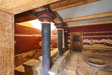 Antechamber of the throne room, black round columns, porphyry basin, wooden door, Palace of Knossos, Heraklion, Central Crete, Island of Crete, Greece, Europe