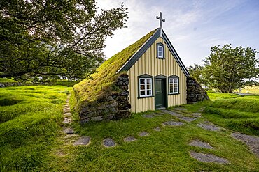 Hofskirkja church with grass roof and grass-covered graves, Oeraefi region, South Iceland, Iceland, Europe