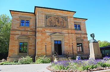 The Villa Wahnfried, Haus Wahnfried, former home of Richard Wagner, in front of it the bustle of Ludwig II, Bayreuth, Upper Franconia, Bavaria, Germany, Europe