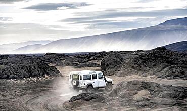 White Land Rover on a dirt road, volcanic landscape, barren landscape, Vatnajoekull National Park, Icelandic Highlands, Iceland, Europe