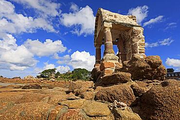 Oratoire de Saint-Guirec near Ploumanac'h on the Cote de granite rose, Brittany, France, Europe