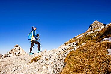 Mountaineer looks up, Berchtesgaden National Park, Ramsau, Berchtesgadener Land, Upper Bavaria, Bavaria, Germany, Europe