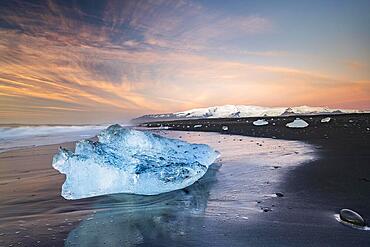 Diamond Beach, icebergs on black lava beach, at Joekulsarlon glacier lagoon, sunrise, Vatnajoekull National Park, Hornafjoerour, South Iceland, Iceland, Europe