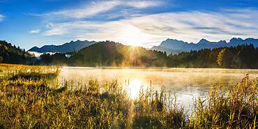 Geroldsee, behind it the Karwendel Mountains, Werdenfelser Land, Upper Bavaria, Bavaria, Germany, Europe