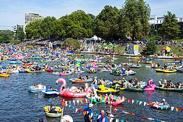 Schwoermontag, Nabada, a traditional holiday in Ulm, Danube, Ulm, Baden-Wuerttemberg, Germany, Europe