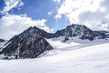 Alpeiner Ferner glacier and Westliche Seespitze peak, Stubai Alps, Tyrol, Austria, Europe