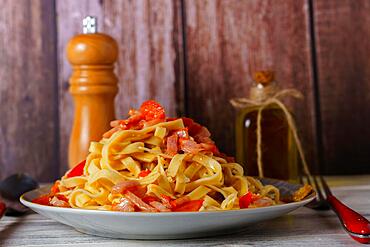 Pasta with shrimp and vegetables