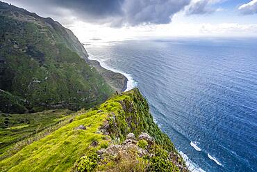 Steep coast with cliffs and sea, coastal landscape, viewpoint Ponta da Leideira, near Calhau das Achadas, Madeira, Portugal, Europe