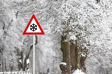 Winter in the Swabian Alb, the trees along the German Avenue Road are covered with hoarfrost, traffic signs 113 snow or ice, Eningen, Baden-Wuerttemberg, Germany, Europe