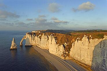 Chalk cliffs, rock needle Aiguille and Porte dAval at the Falaise dAval in the evening light, Etretat, Alabaster Coast, La Cote dAlbatre, Normandy, France, Europe