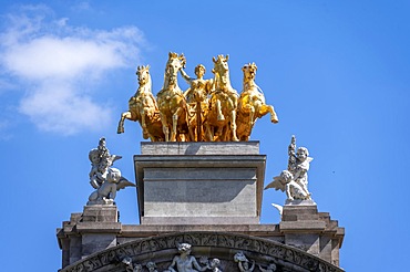 Quadriga de l'Auroa, La Cascada, architect Josep Fontsere, Parc de la Ciutadella, Barcelona, Catalonia, Spain, Europe