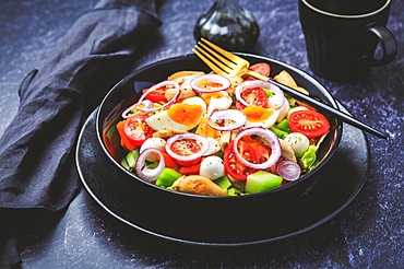 Mixed salad with roasted mushroomes, egg and mozzarella. Low carb eating