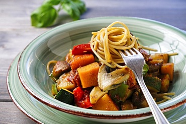 Wholemeal pasta with vegetables