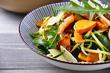 Salad with grilled pumpkin