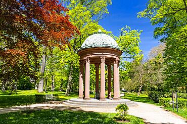 Auguste Viktoria Fountain, named after the woman of Kaiser Wilhelm II, in the spa gardens of Bad Homburg vor der Hoehe, Hesse, Germany, Europe