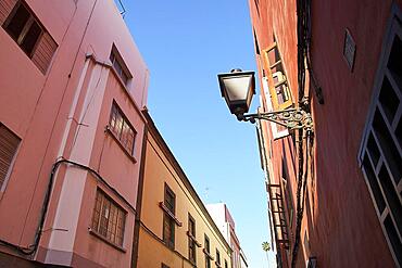 Old town alley, old pink building, lantern, cloudless blue sky, old town, Vegueta, Las Palmas, capital, Gran Canaria, Canary Islands, Spain, Europe