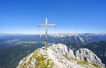 Summit cross at the summit of the Obere Wettersteinspitze, at the back Karwendel Mountains, Wetterstein Mountains, Bavarian Alps, Bavaria, Germany, Europe