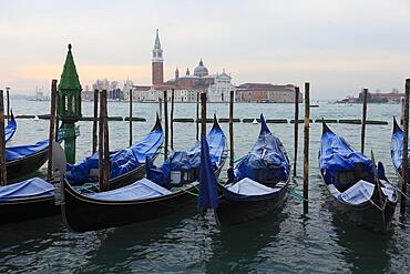 Hoarfrost on the gondolas at the piazzetta in front of the monastery and island of San Giorgio Maggiore, Venice, Veneto, Italy, Europe