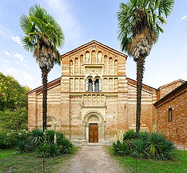 Romanesque showcase facade, Abbey, Abbazia Santa Maria di Vezzolano, Albugnano, Province of Asti, Monferrato, Piedmont, Italy, Europe