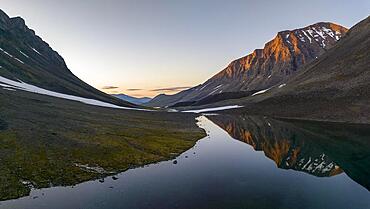 Kaskasavagge valley, mountain reflected in lake, Gaskkasjohka river, Kebnekaise massif, Lapland, Sweden, Europe