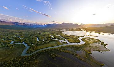 River delta of the Laddjujohka River, Lake Paittasjaervi, Kebnekaise Massif in the back, Nikkaluokta, Lapland, Sweden, Europe