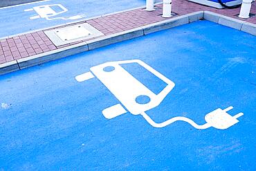 Parking space for e-cars while charging at a charging station, Duesseldorf, North Rhine-Westphalia, Germany, Europe