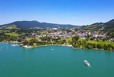 Drone shot, panoramic view over the Mondsee with lakeside promenade, Mondsee, Salzkammergut, Upper Austria, Austria, Europe