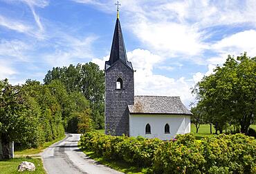 Chapel near the village of Koppl, Osterhorn Group, Flachgau, province of Salzburg, Austria, Europe