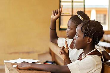 African kids paying attention class