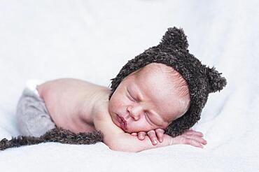 Wonderful tiny child bear hat